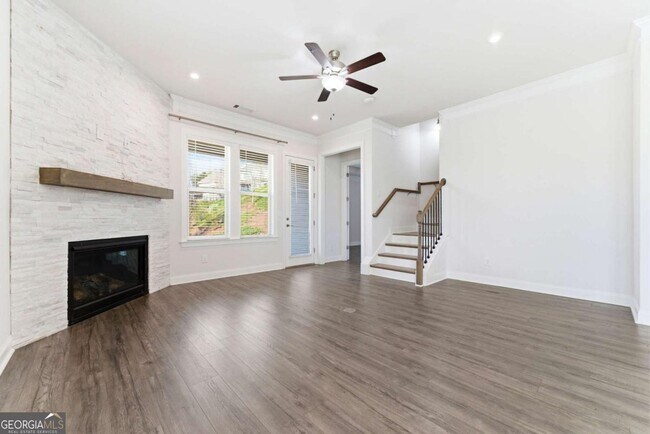 Building Photo - 2025 Abbey Rd