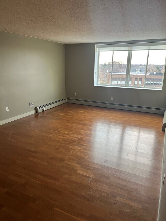 Building Photo - 2800 W 44th St