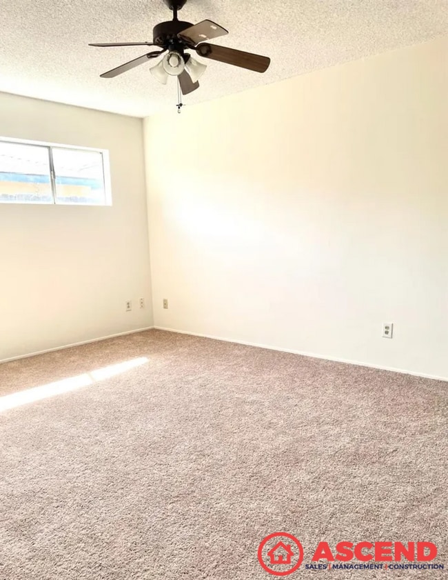 Building Photo - Charming 3 Bed /1 Bath Home in Bakersfield's 93304 Area — Solar INCLUDED in Rent, Fireplace & More!