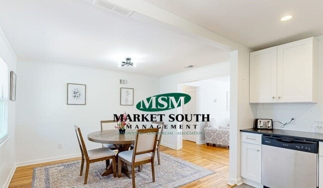 Building Photo - 2 W 53rd St