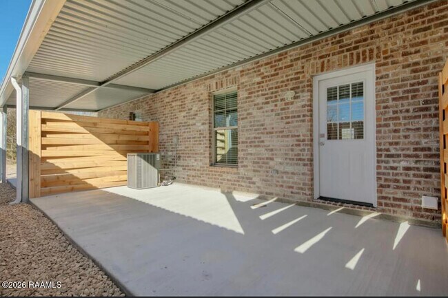 Building Photo - 139 Iberia St