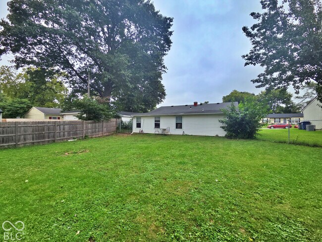 Building Photo - 1433 Hillcrest Dr