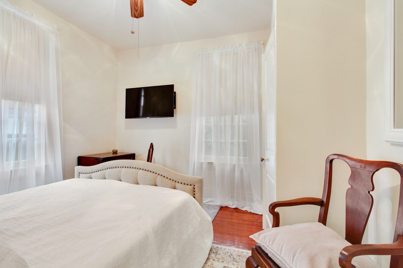 Building Photo - 4 Fontainebleau Dr
