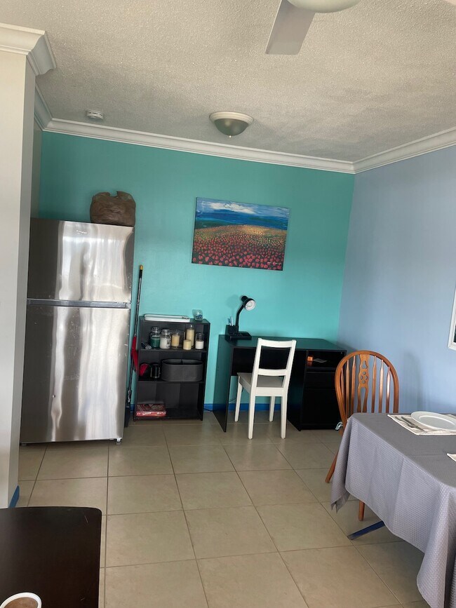 Building Photo - 9 N Birch Rd