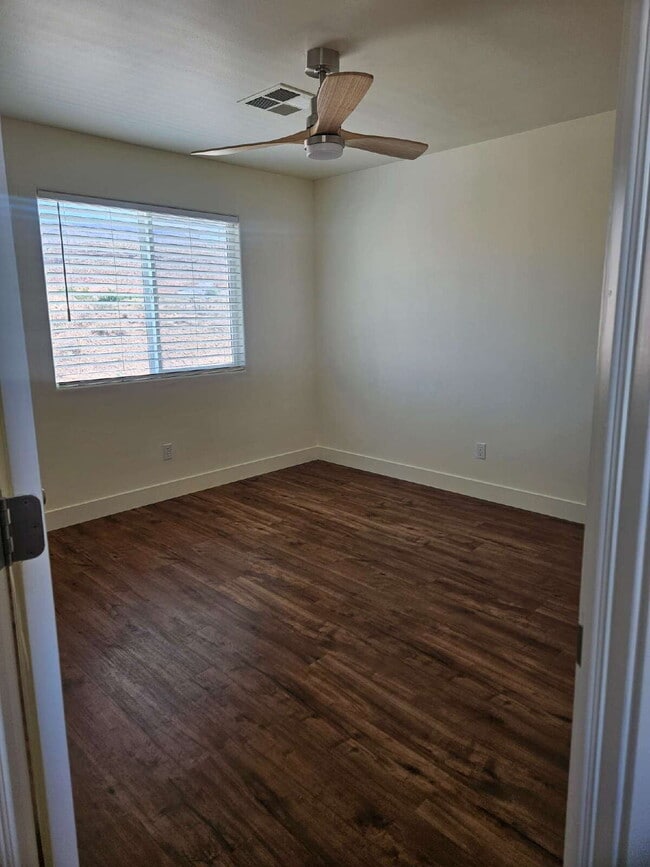 Building Photo - Charming Townhome in La Verkin