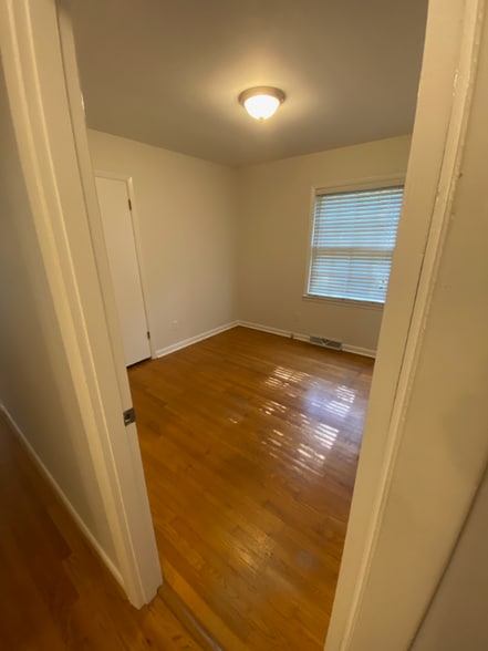 Building Photo - 416 E Rowan St