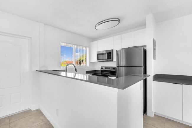 Building Photo - 450 W Camino Real