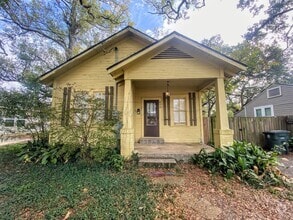 Building Photo - 2-Bed Home with Bonus Room and Spacious Yard