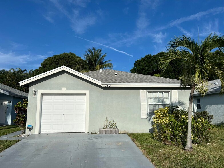 Primary Photo - 713 Key West St