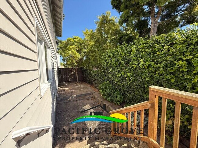Building Photo - Updated 3 Bedroom in Pacific Grove!