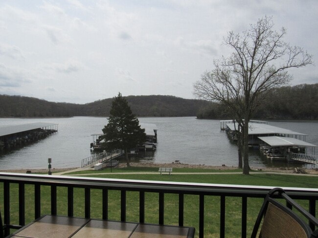 Building Photo - Lakefront 2 bedroom Condo For Rent