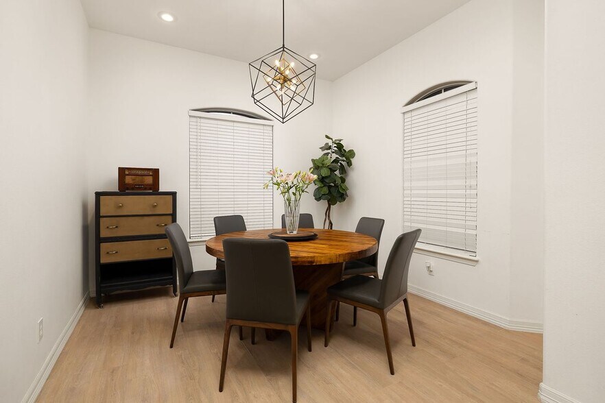 Building Photo - 3301 Santa Olivia St