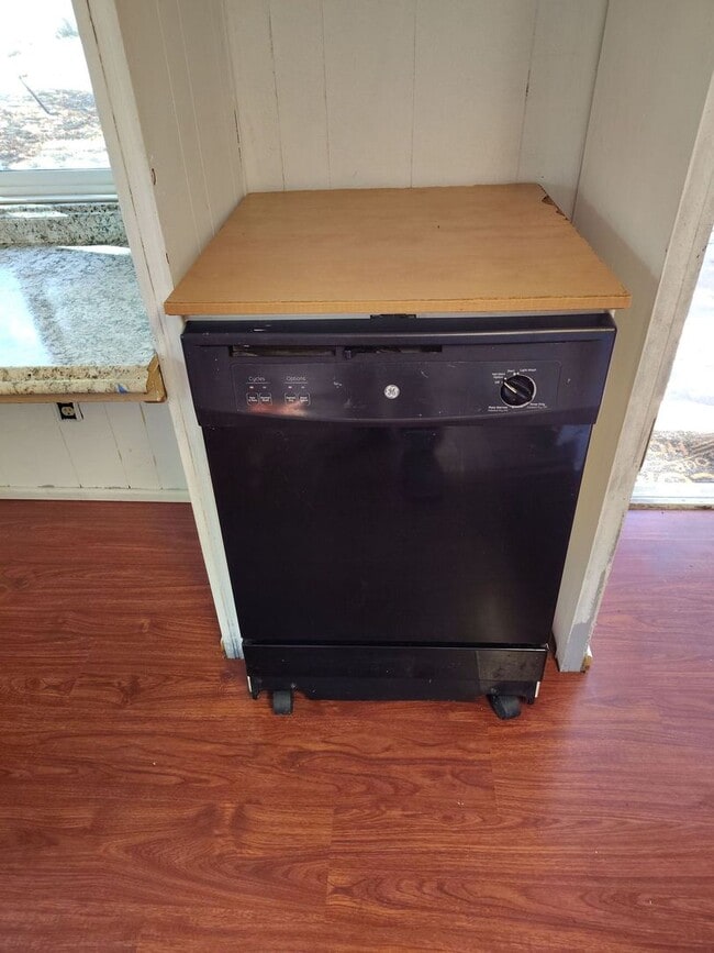 Building Photo - 1819 Green Siding Rd