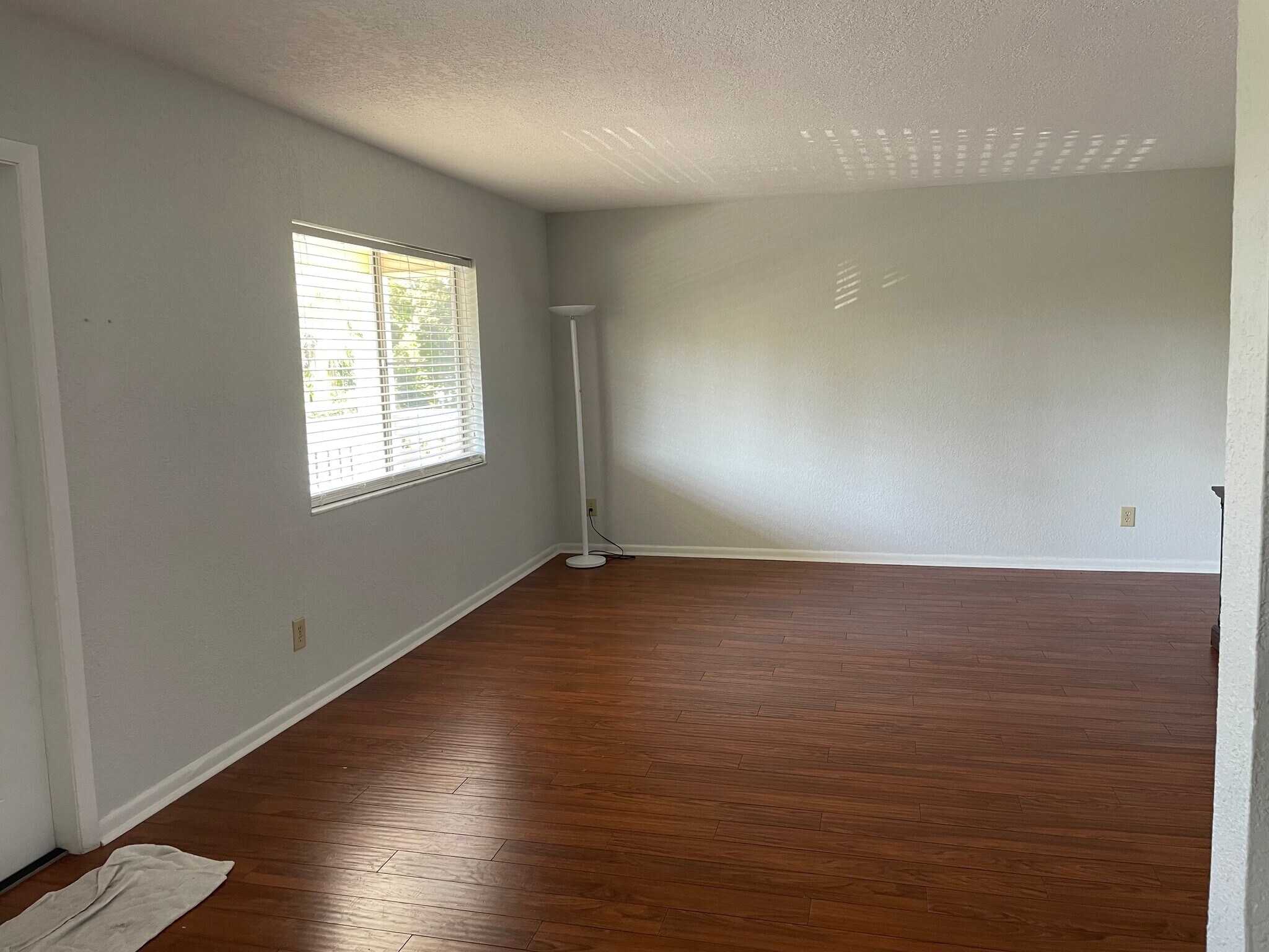 Building Photo - 4613 Bayshore Dr