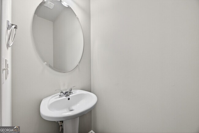 Building Photo - 4497 Ravenwood Dr