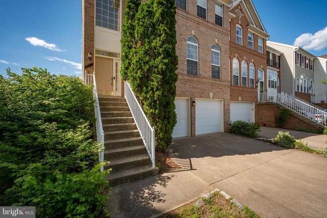 Building Photo - 44094 Saxony Terrace