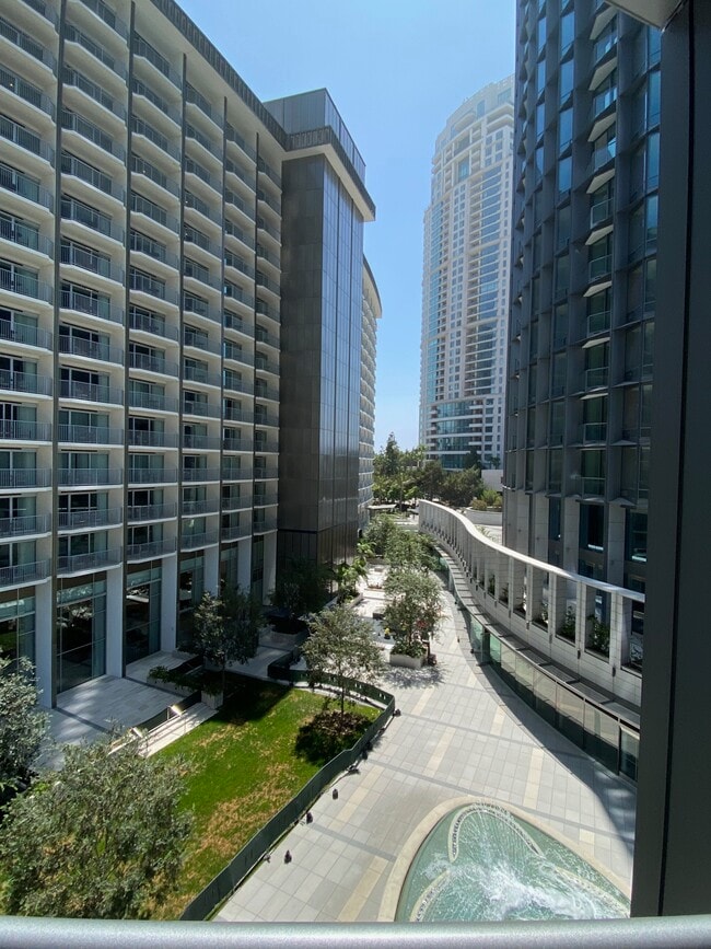 Building Photo - 2025 Avenue of the Stars
