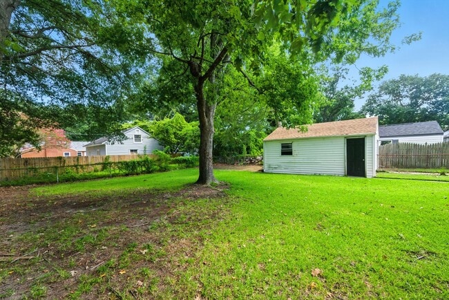 Building Photo - 206 Cynthia Dr