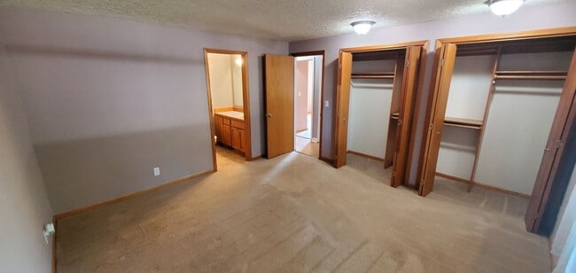 Building Photo - Three Bedroom w/ a Large Bonus Room on a C...