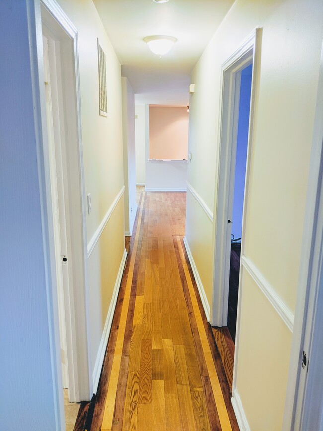 Hallway - 32 Fernwood Ct