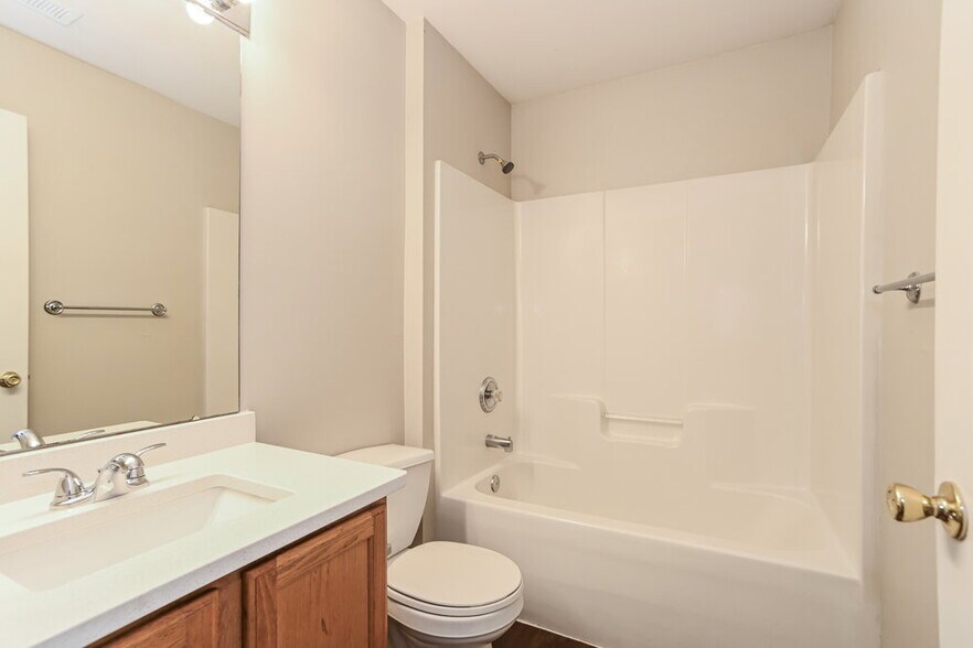 Building Photo - 6833 Tanners Creek Dr