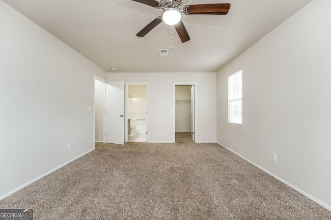 Building Photo - 5439 Farmview Close