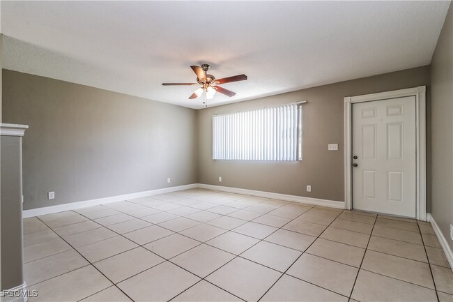 Building Photo - 18529 Phlox Dr