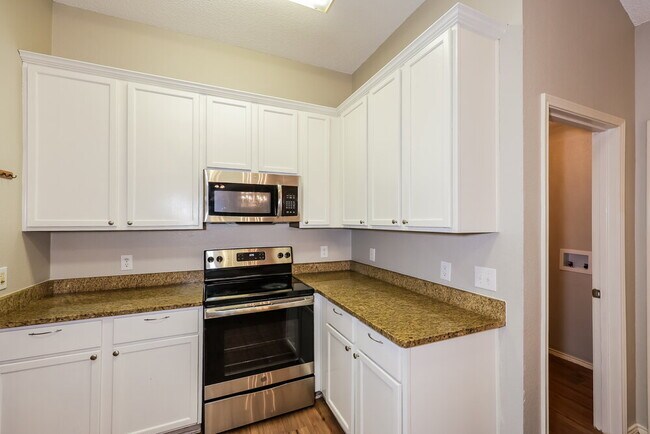 Building Photo - 430 Creekwood Ct