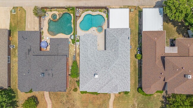 Building Photo - 745 Amhurst Ct