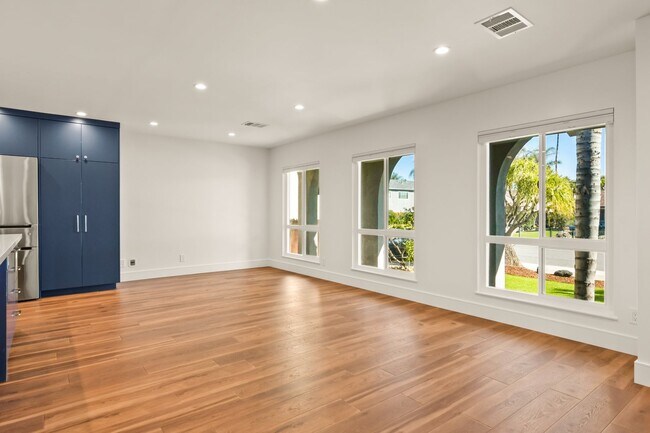 Building Photo - Freshly Remodeled Home Near Lake Murray & Mission Trails