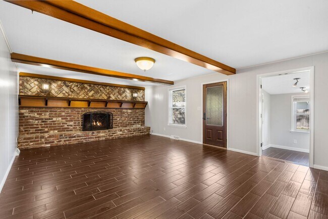 Building Photo - 3 Bedroom | 2.5 Bathroom | 2 Car Garage | Springfield MO | Fenced Back Yard | 2 Living Areas | Qu...