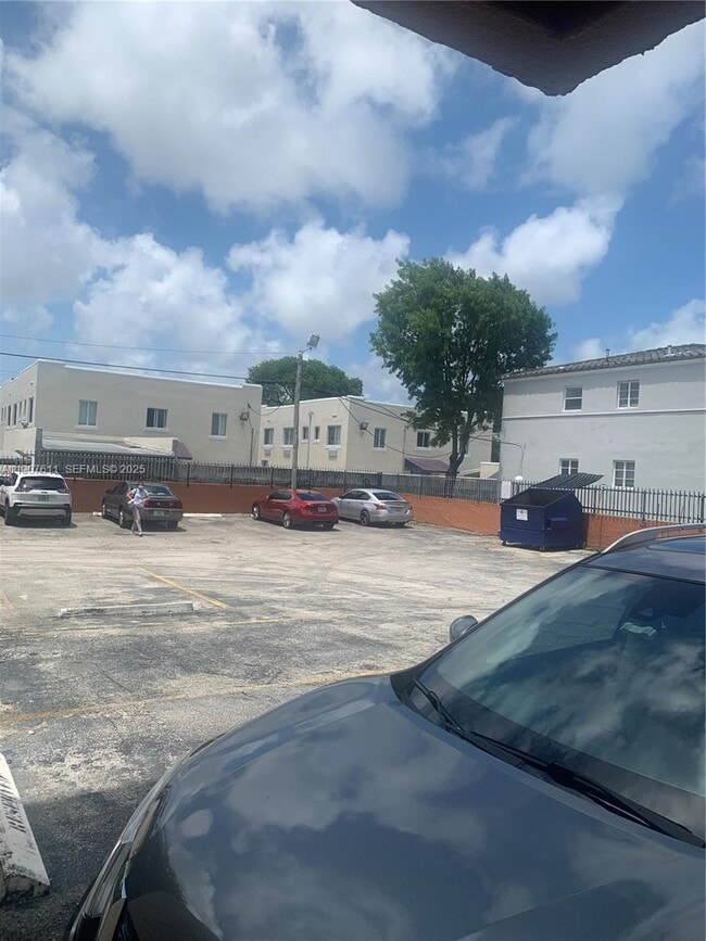 Building Photo - 677 SW 9th Ave