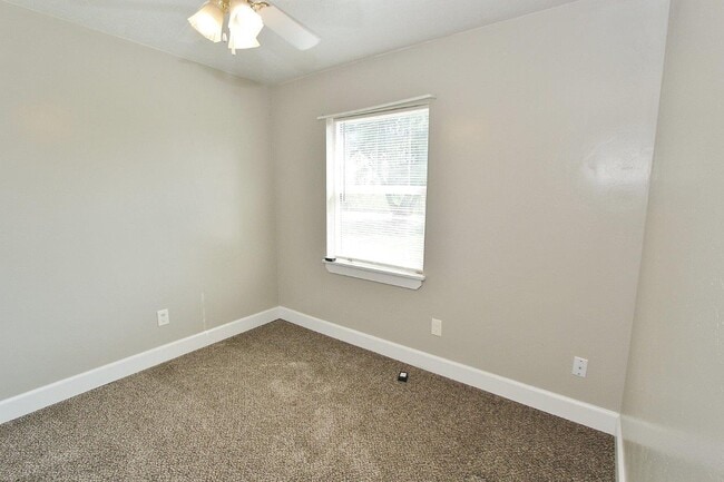 Building Photo - 146 Neilson Ln