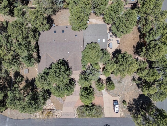 Building Photo - Gorgeous Country Club Rental