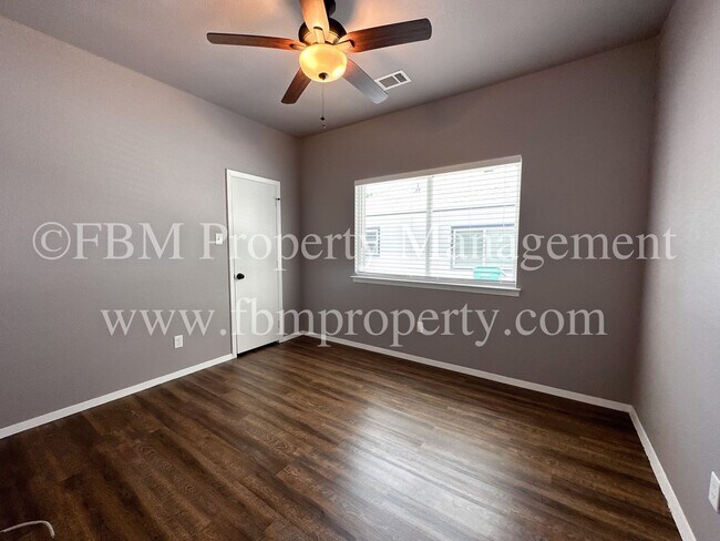 Building Photo - 427 Jannie St
