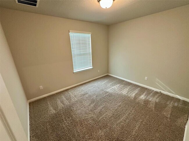 Building Photo - 906 Main St