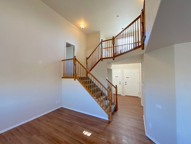Building Photo - 3 Bedroom Home Available Near N Powers Blv...