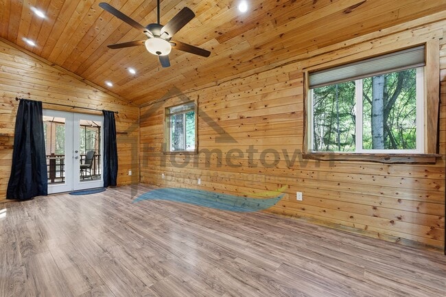 Building Photo - 1 Bedroom 1 Bath Cottage Style Studio Home with Off Street Parking Available in Sagle, Idaho!