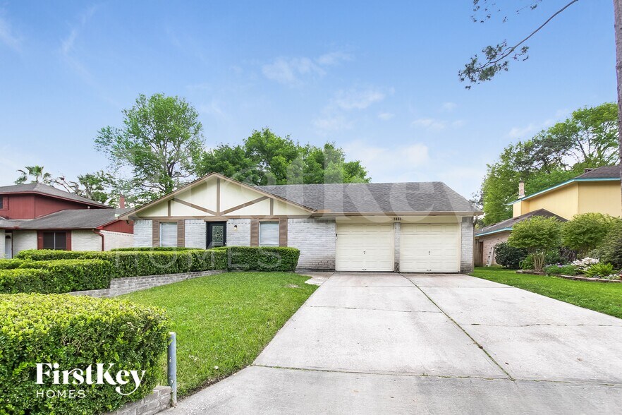 Building Photo - 2118 Knollbrook Ln