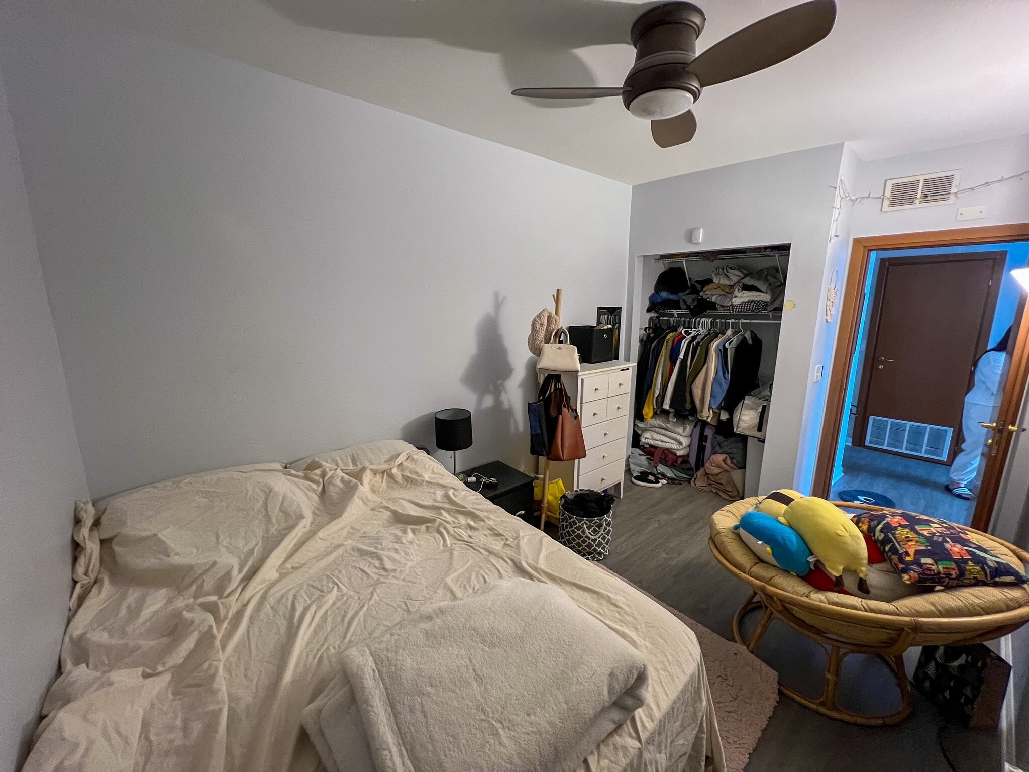 Building Photo - 6421 N Greenview Ave