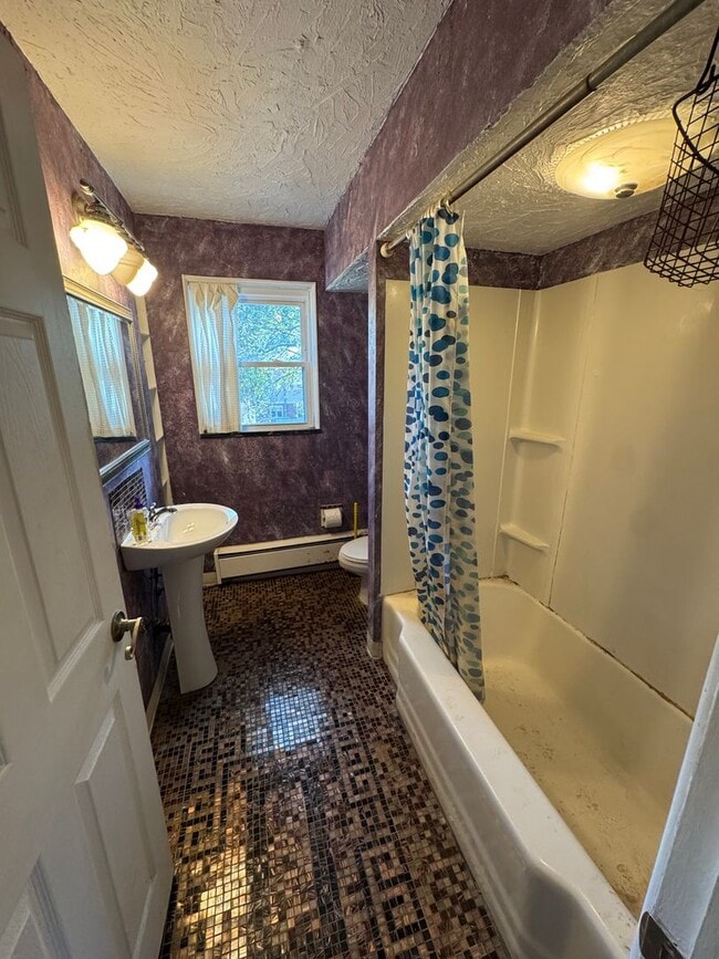 Building Photo - 5 Bedroom 2.5 Bath in Squirrel Hill