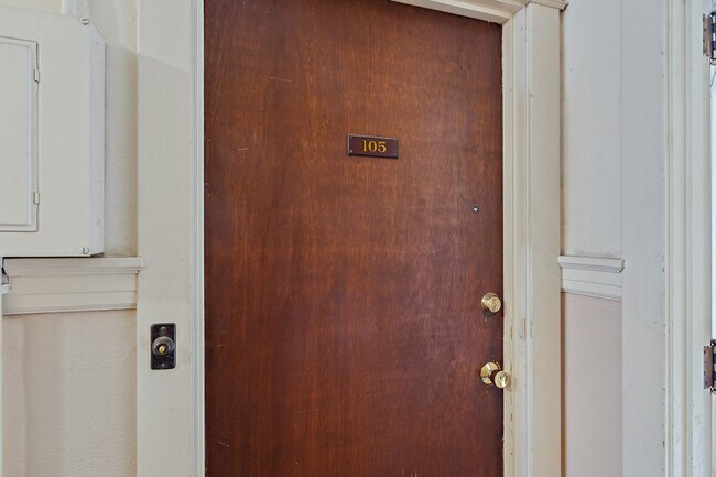 Building Photo - 115 Bellevue Ave E