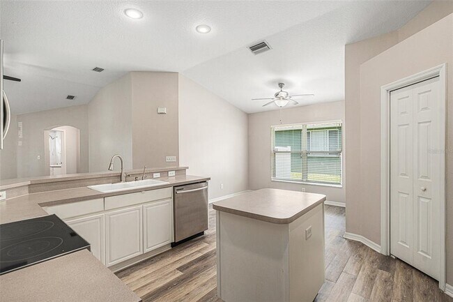 Building Photo - 2631 Allwood Ave
