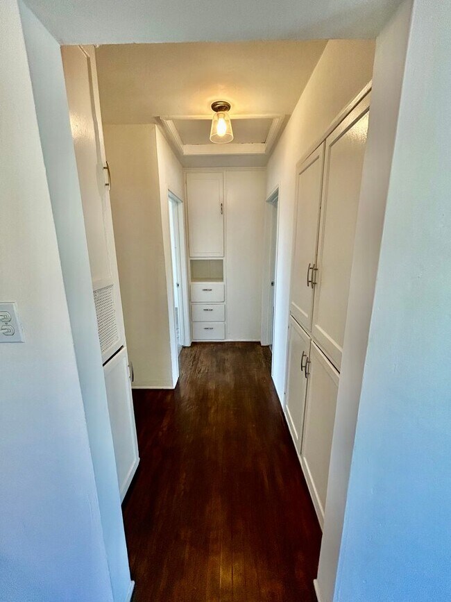 Building Photo - Charming and Bright 2 bed 1 bath in Point Loma