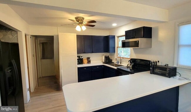 Building Photo - 33179 Woodland Ct S