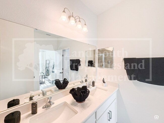 Building Photo - 6720 Great Bear Dr