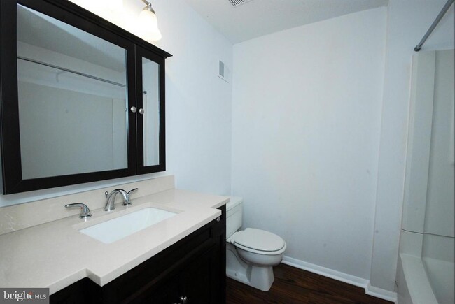 Building Photo - 5312 Avalon Pl