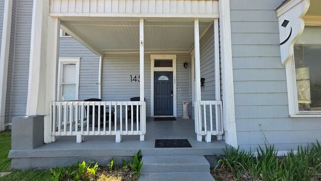 Building Photo - 145 N Kealy Ave