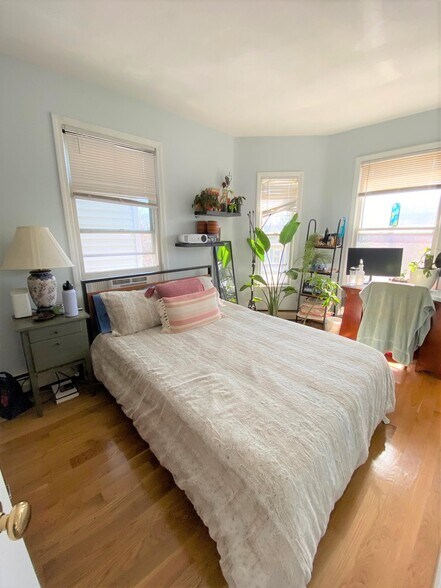 Building Photo - 359 Western Ave