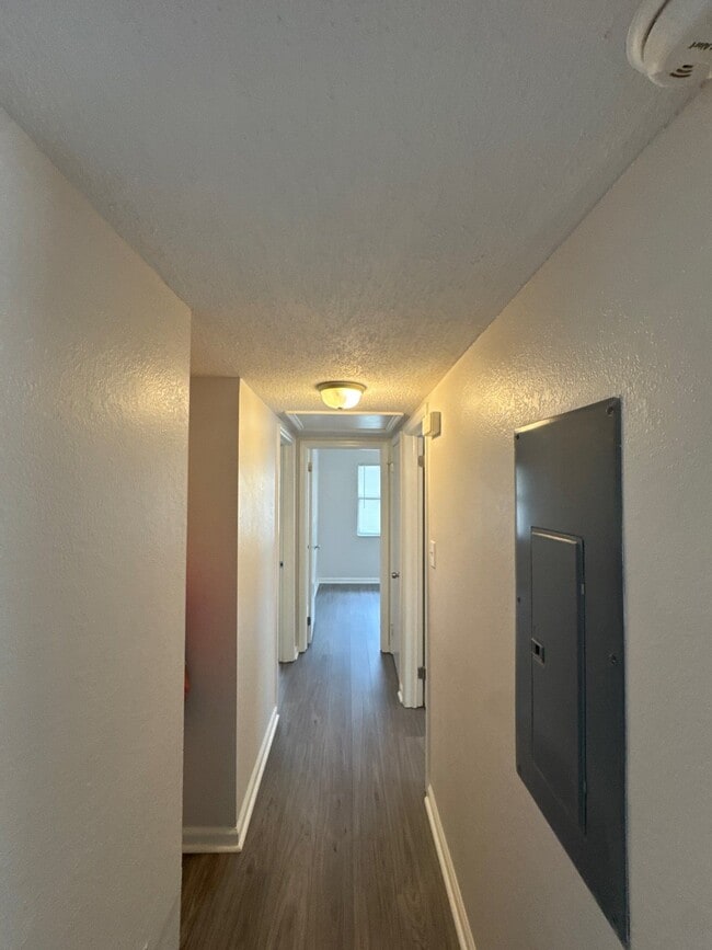 Building Photo - 1204 Carthage Dr